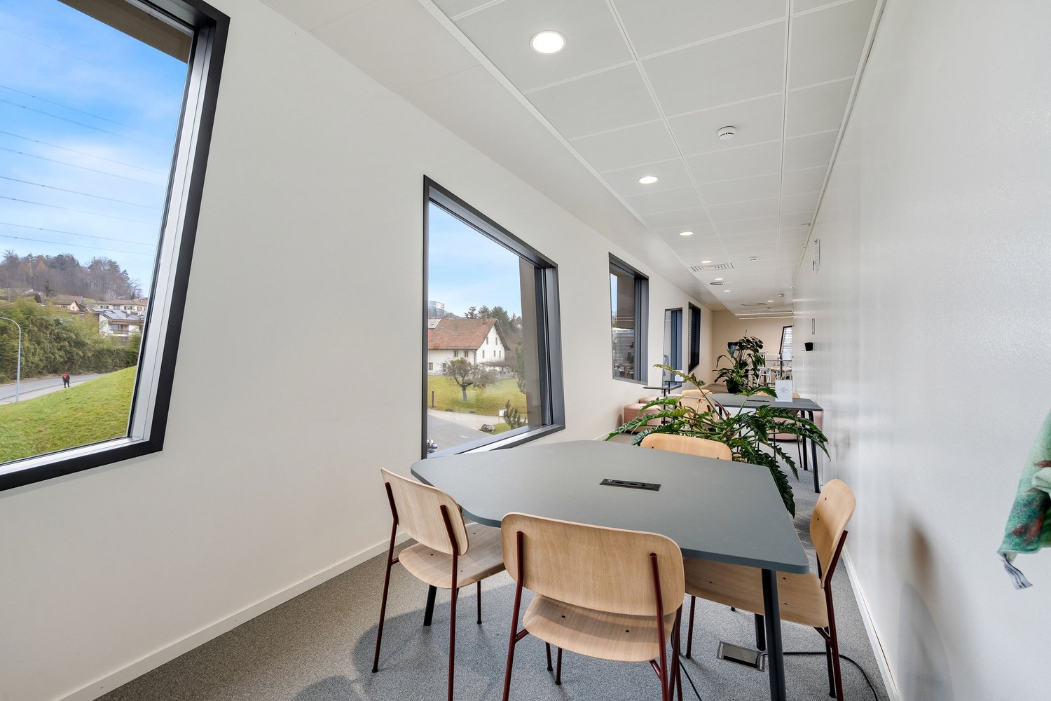 600m² office