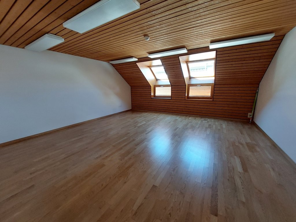 187m² office