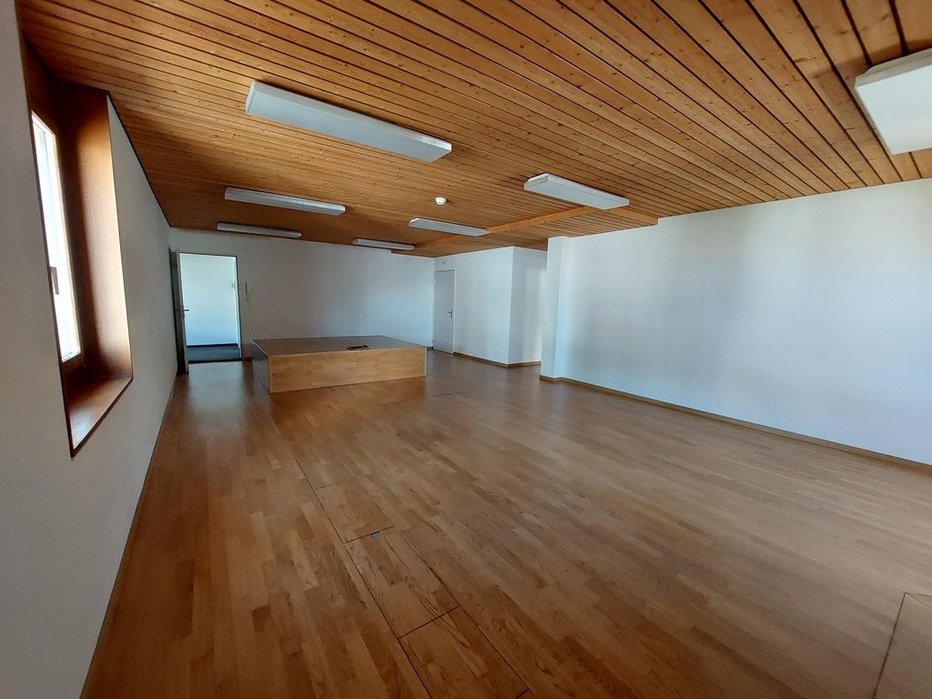 187m² office