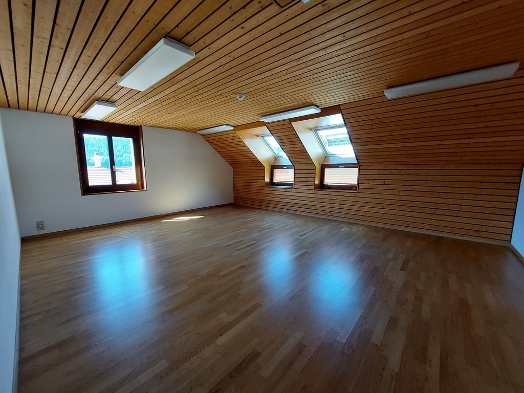 187m² office
