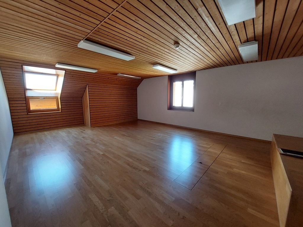 187m² office