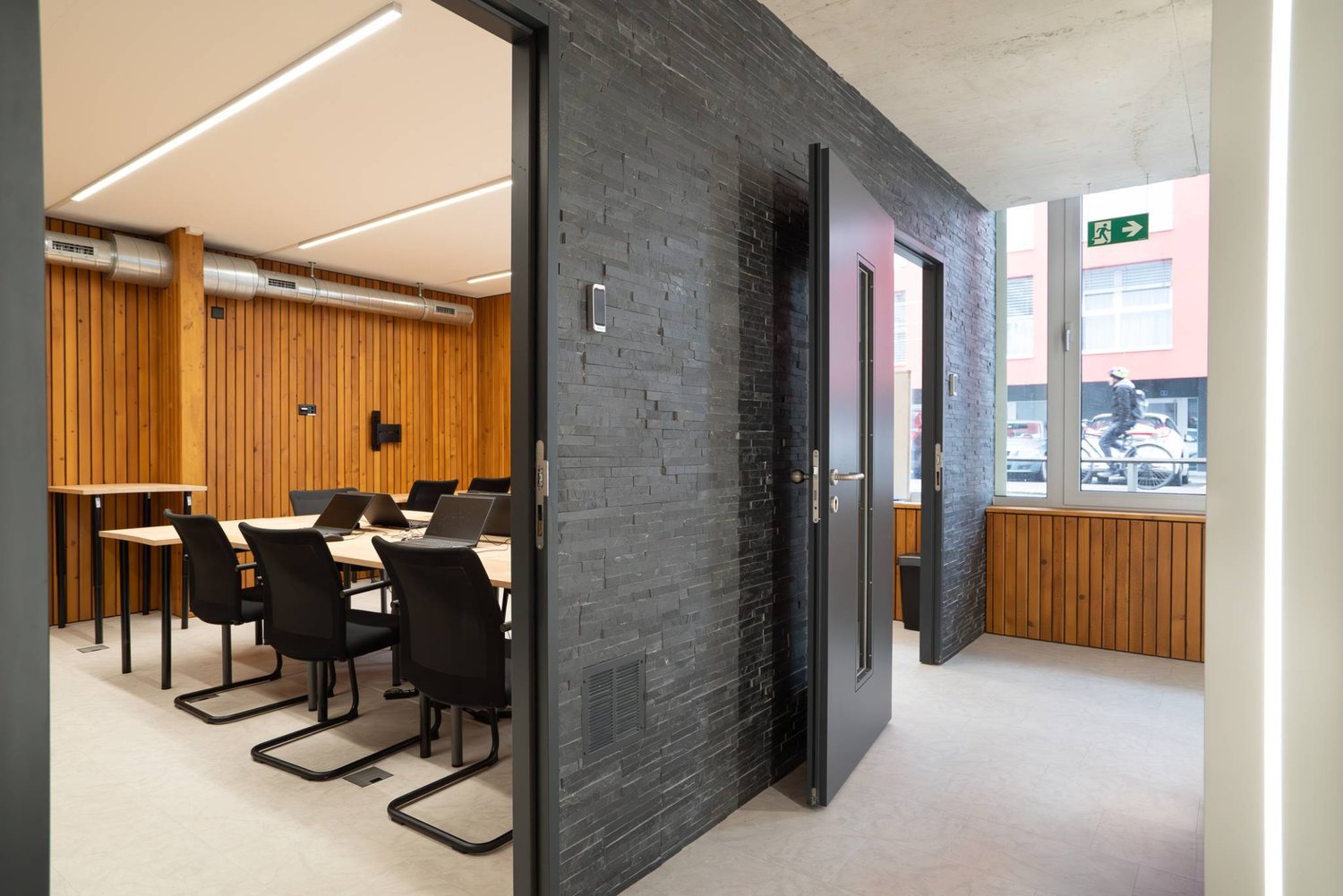 156m² arcade