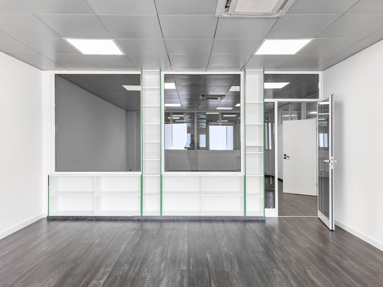 337m² office