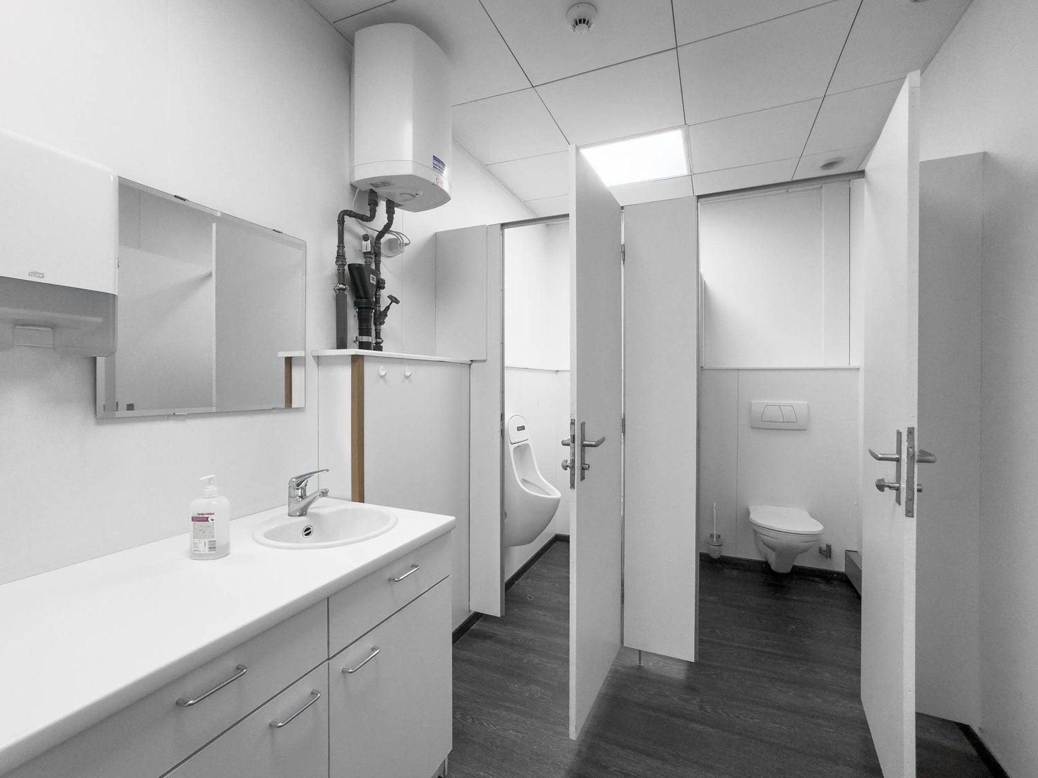 337m² office