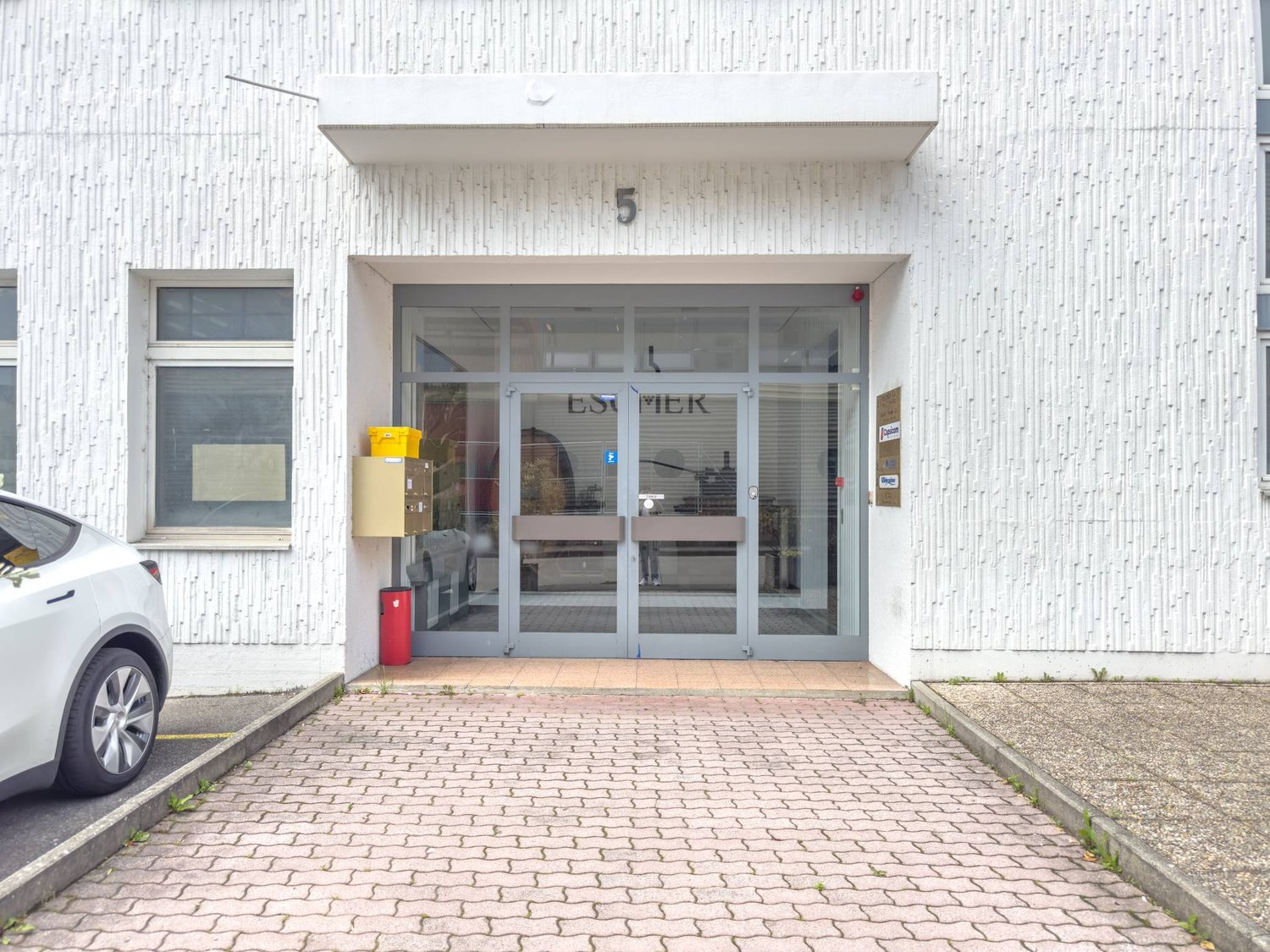 337m² office