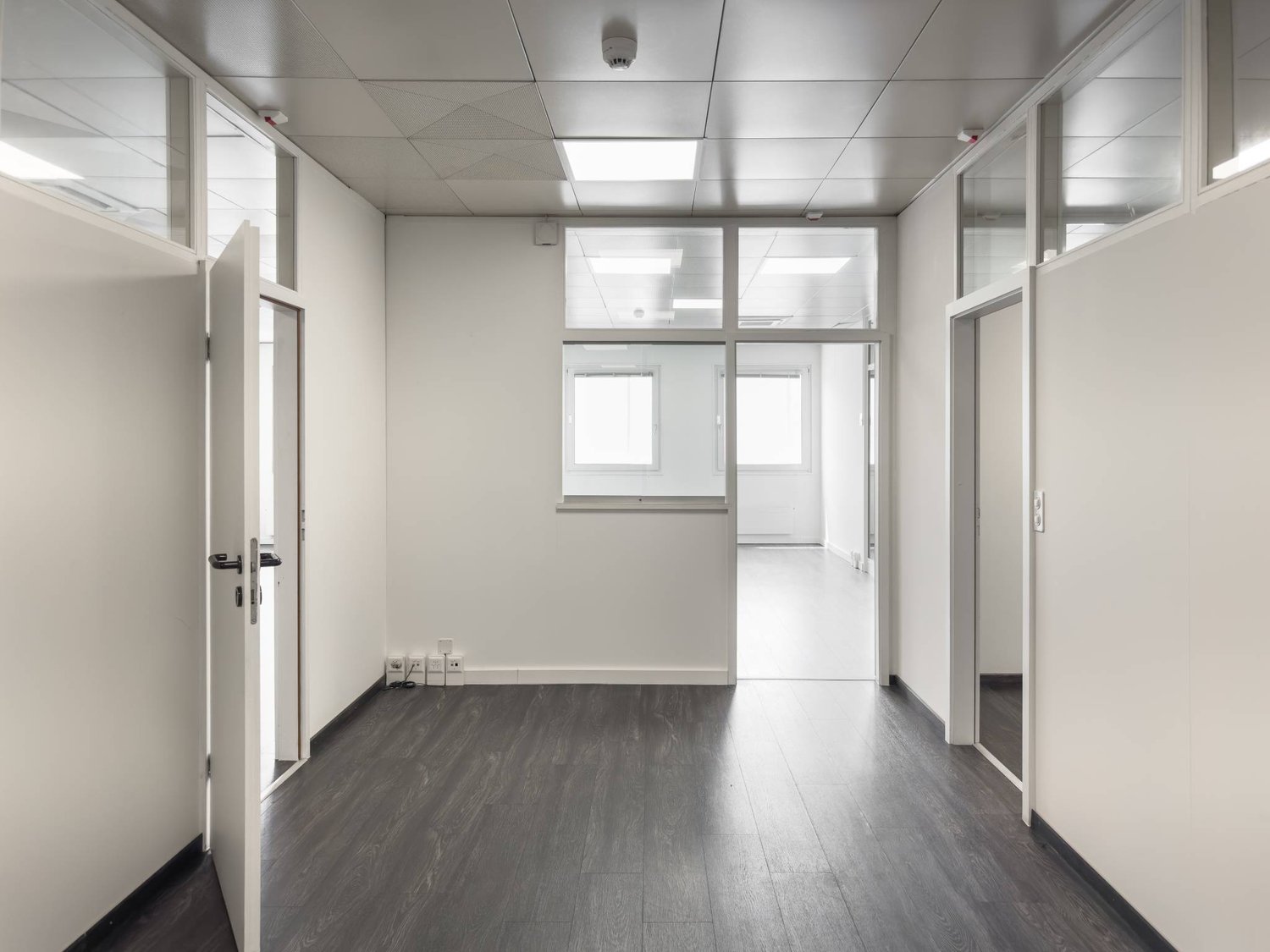 337m² office