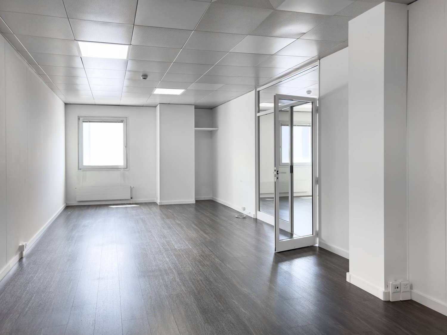 337m² office