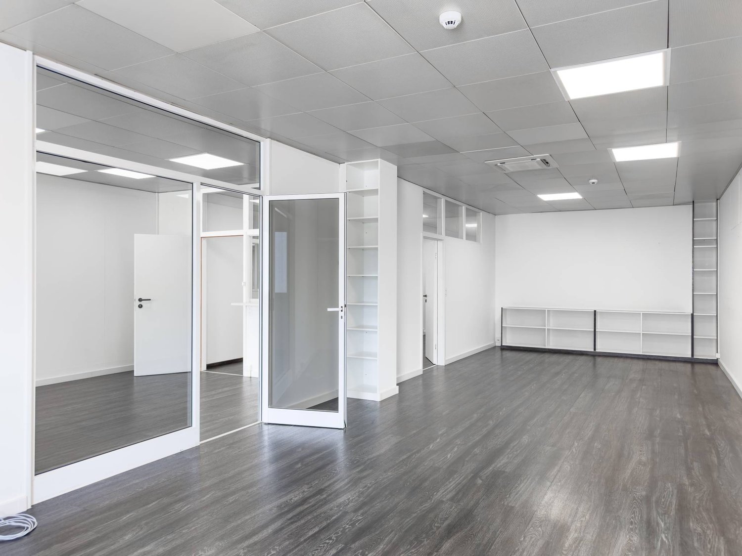 337m² office