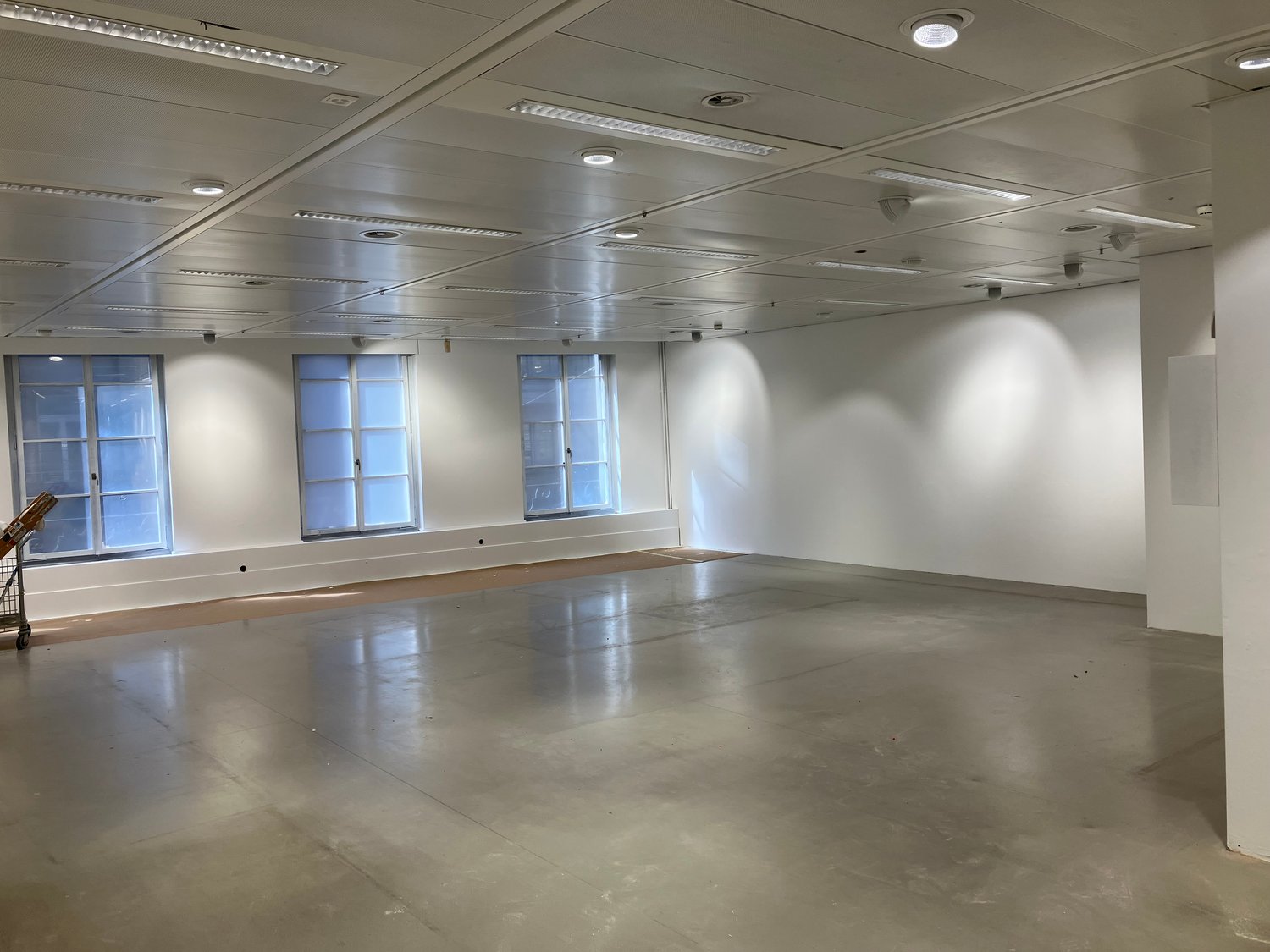 145m² commercial