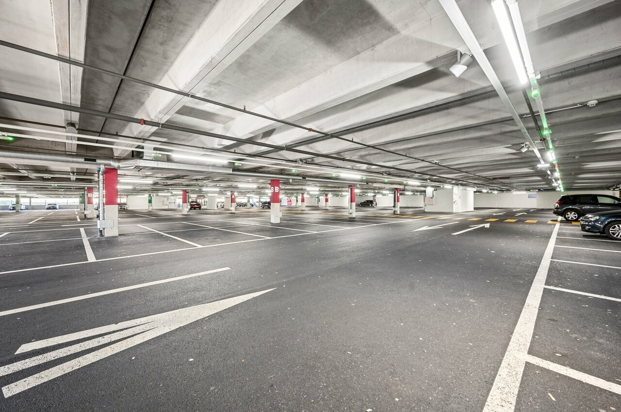 396m² office