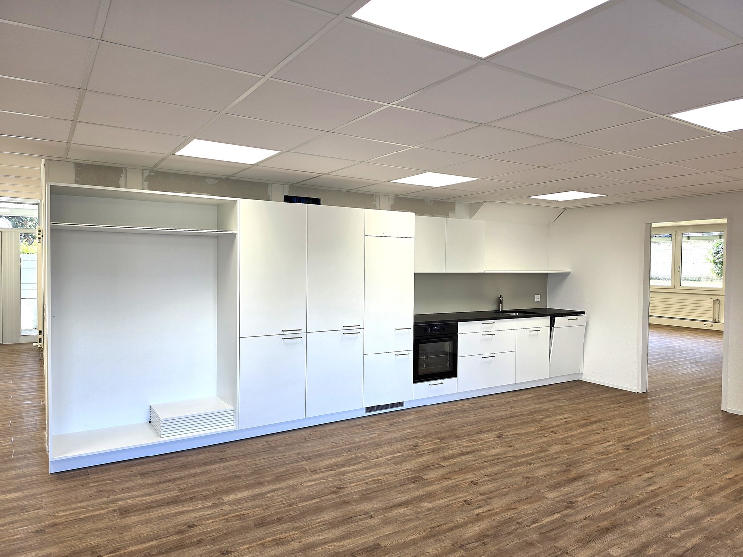 200m² commercial