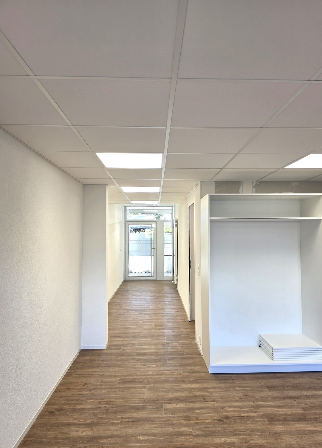 200m² commercial