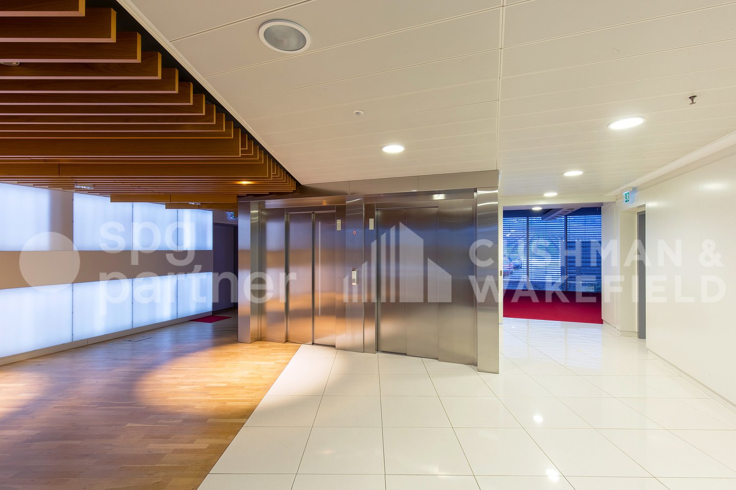 700m² office, photo 1 sur 8