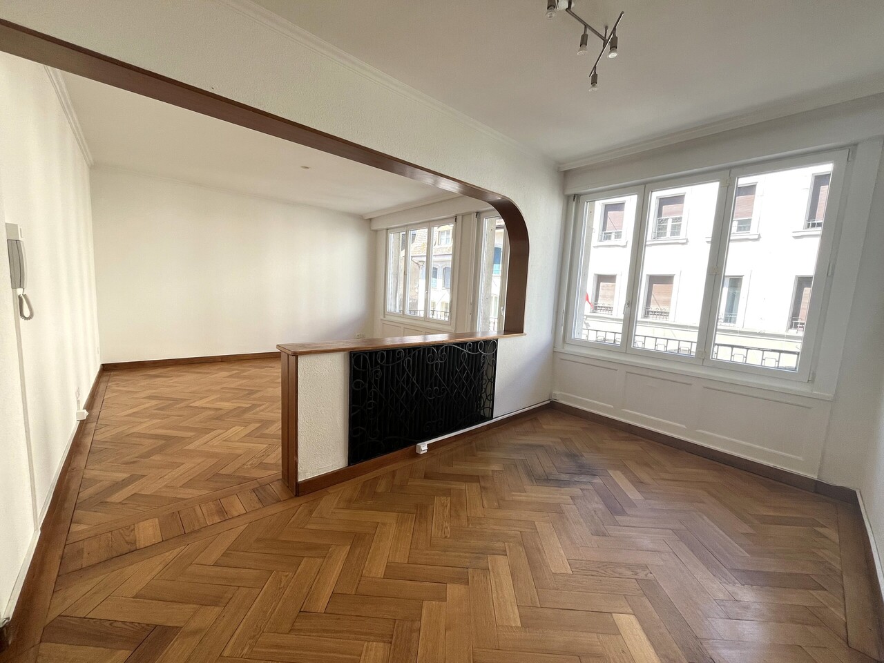 85m² commercial, photo 1 sur 8