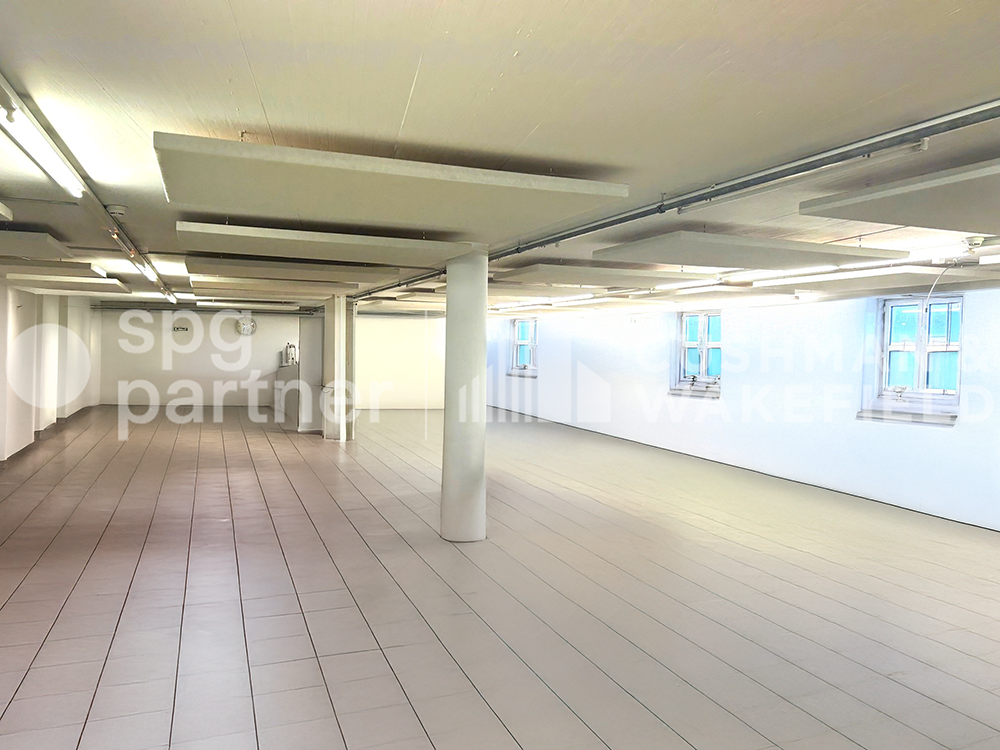1708m² storage room