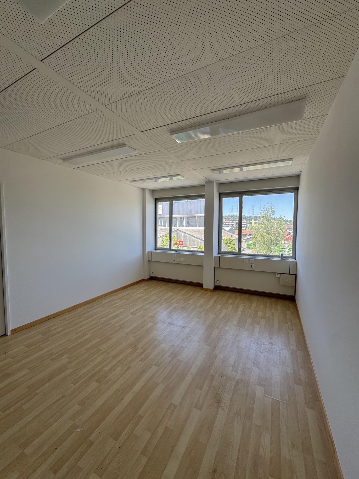 Bureau de 18m², photo 1 sur 3