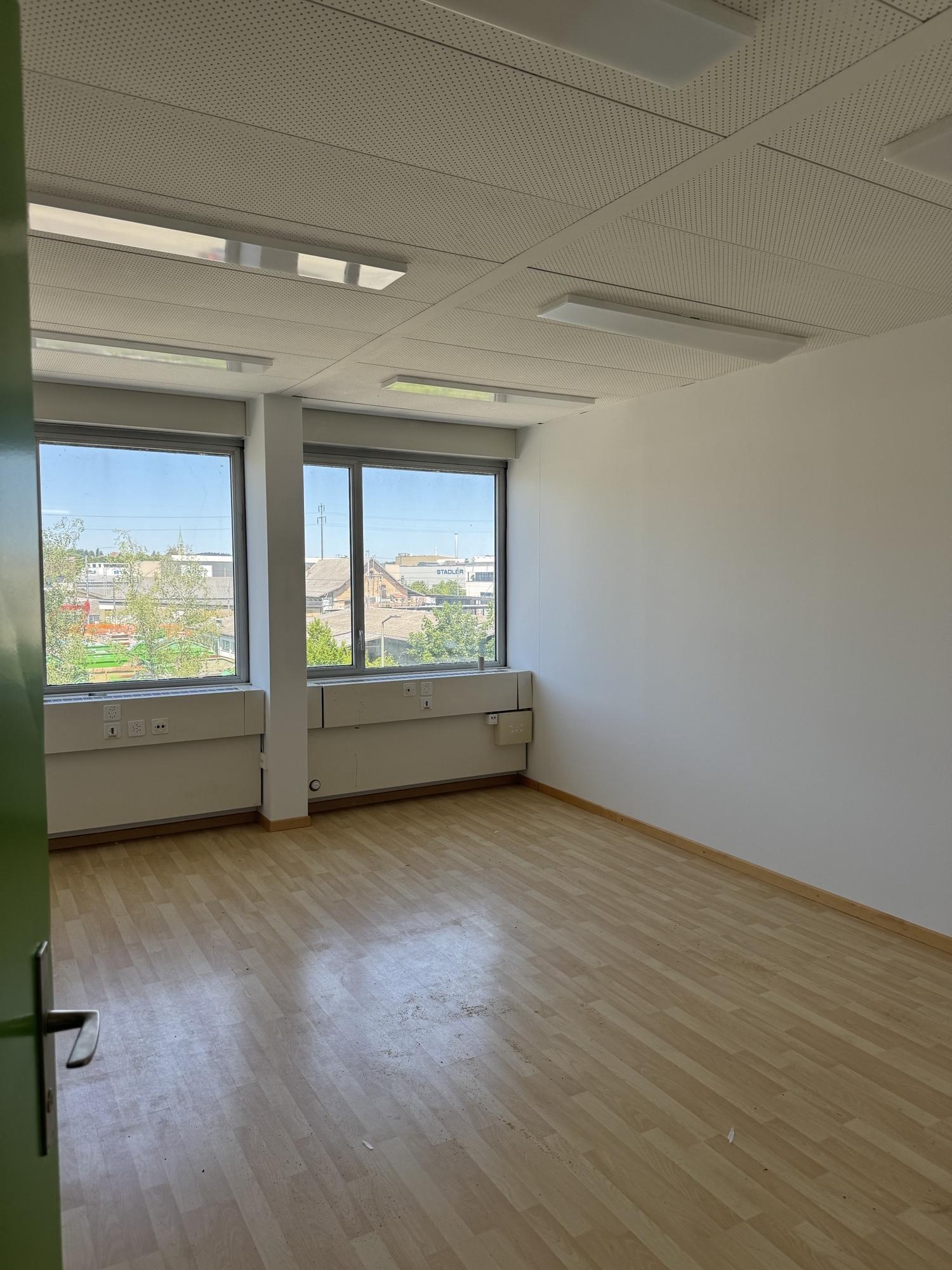 Bureau de 18m², photo 2 sur 3