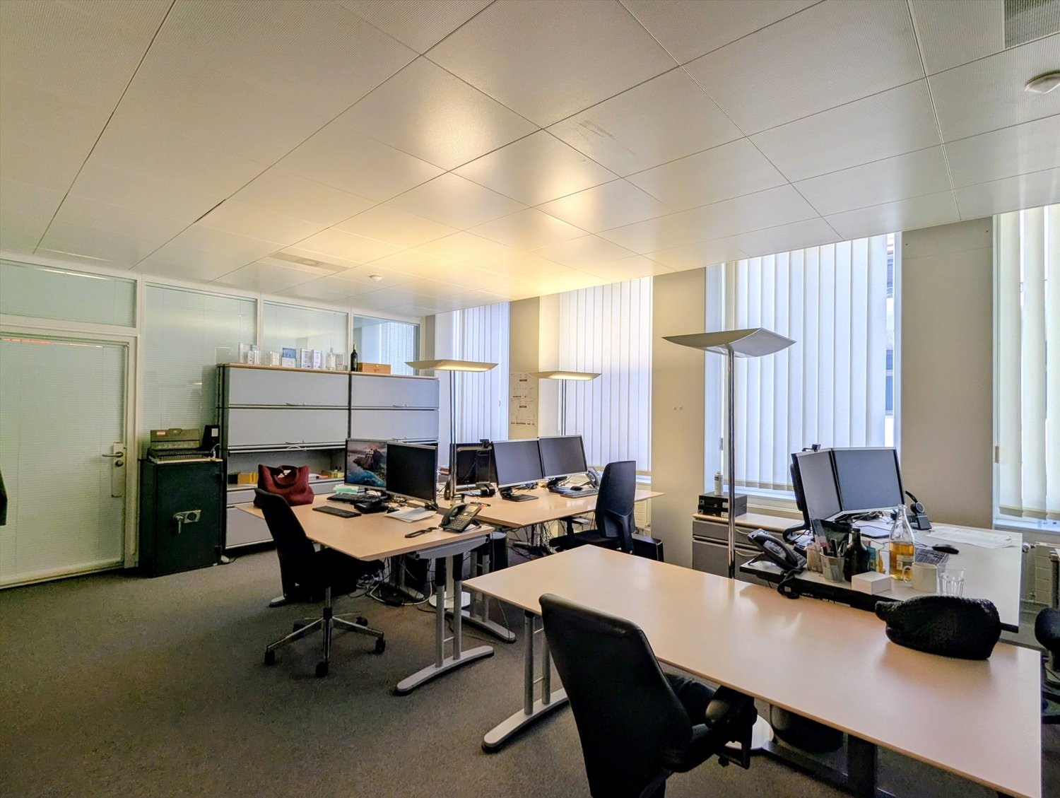 194m² bureau, photo 3 sur 6