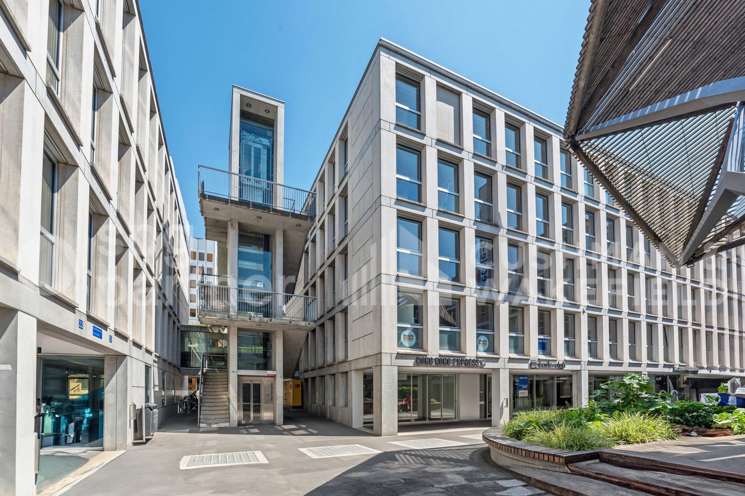 773m² commercial