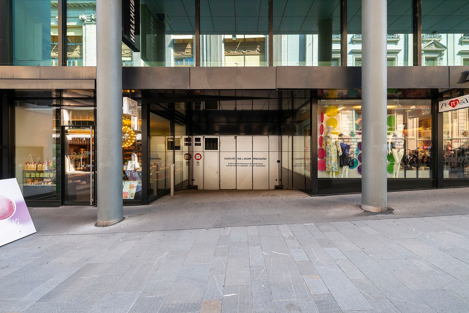 Magasin de 1000m², photo 4 sur 9