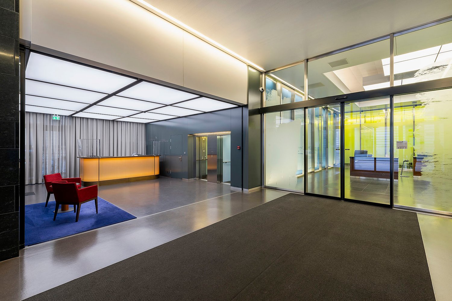 Magasin de 1000m², photo 8 sur 9