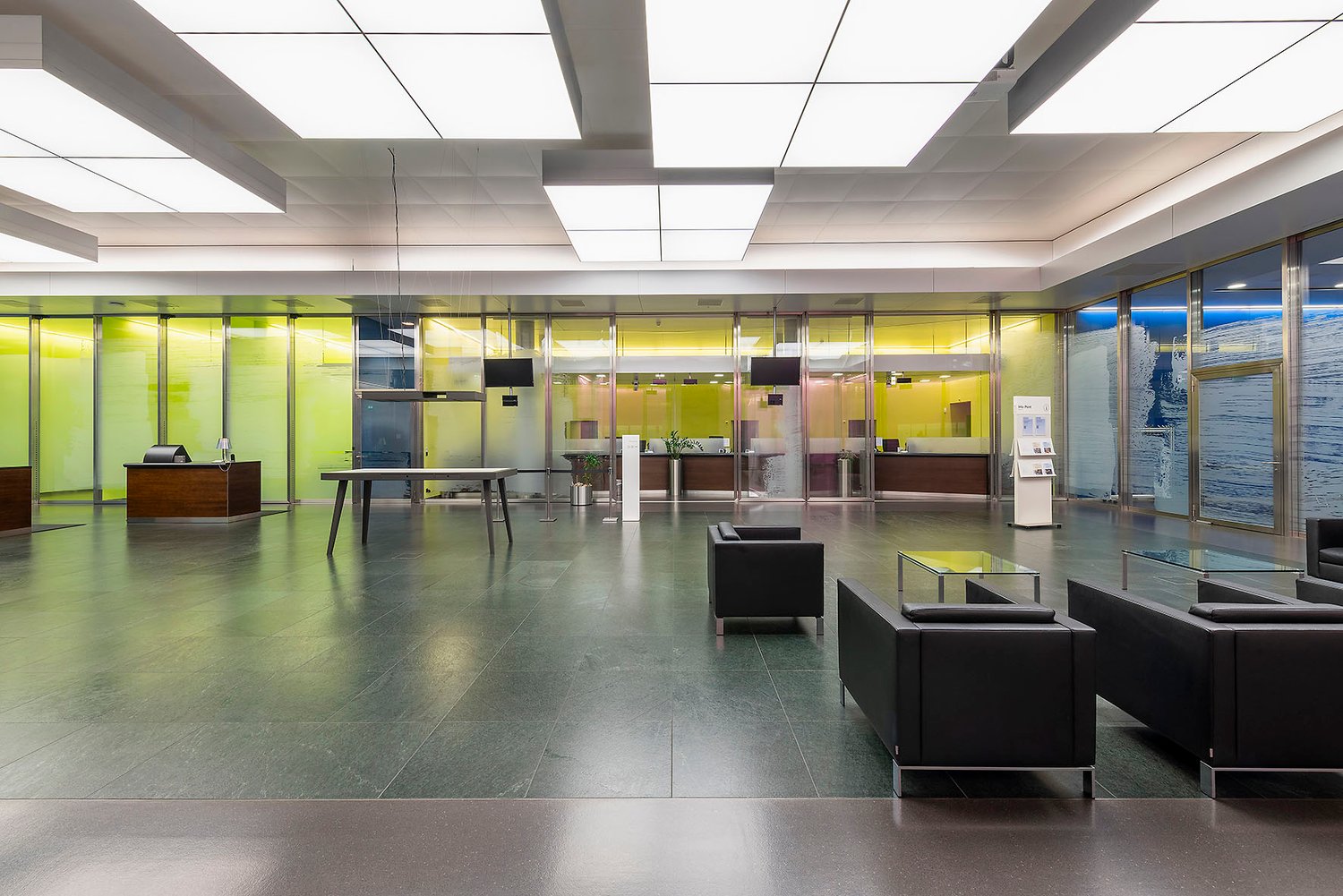 Magasin de 1000m², photo 6 sur 9