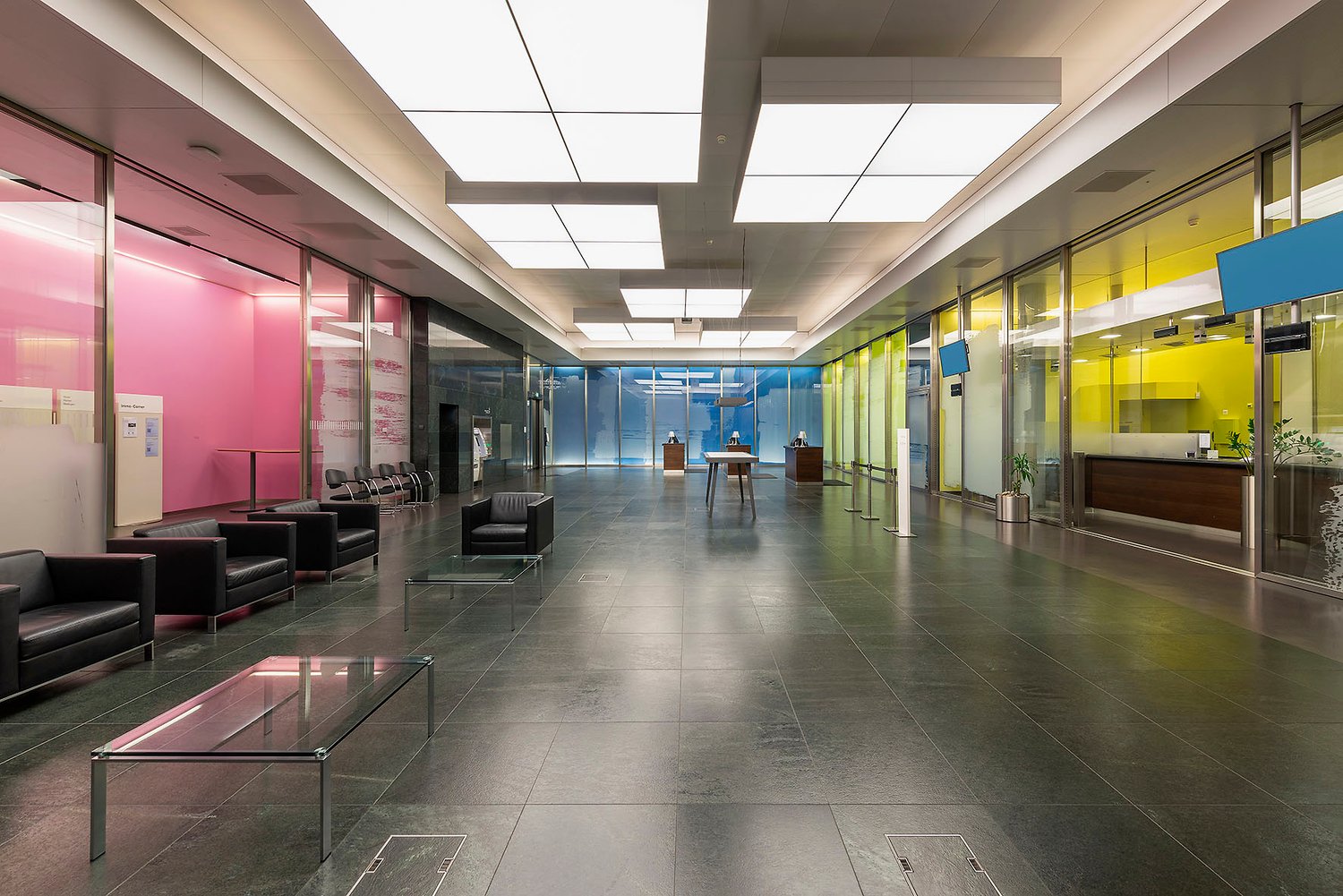 Magasin de 1000m², photo 5 sur 9