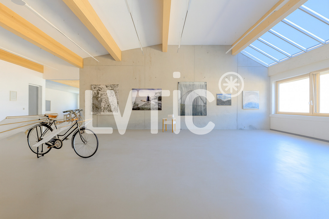 344m² office