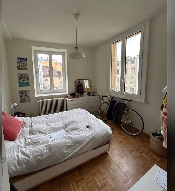 Chambre en colocation

Je quitte ma chambre dans notre appartement de 3 pièces au cœur de Lausanne - Bel-Air.

Date d'entrée : 1er nov ou première semaine de novembre (date exacte à préciser).

À propos de l'appartement :

- 2 chambres donnant sur une cour intérieure → très calme et lumineux
- 1 sal, photo 2 sur 6