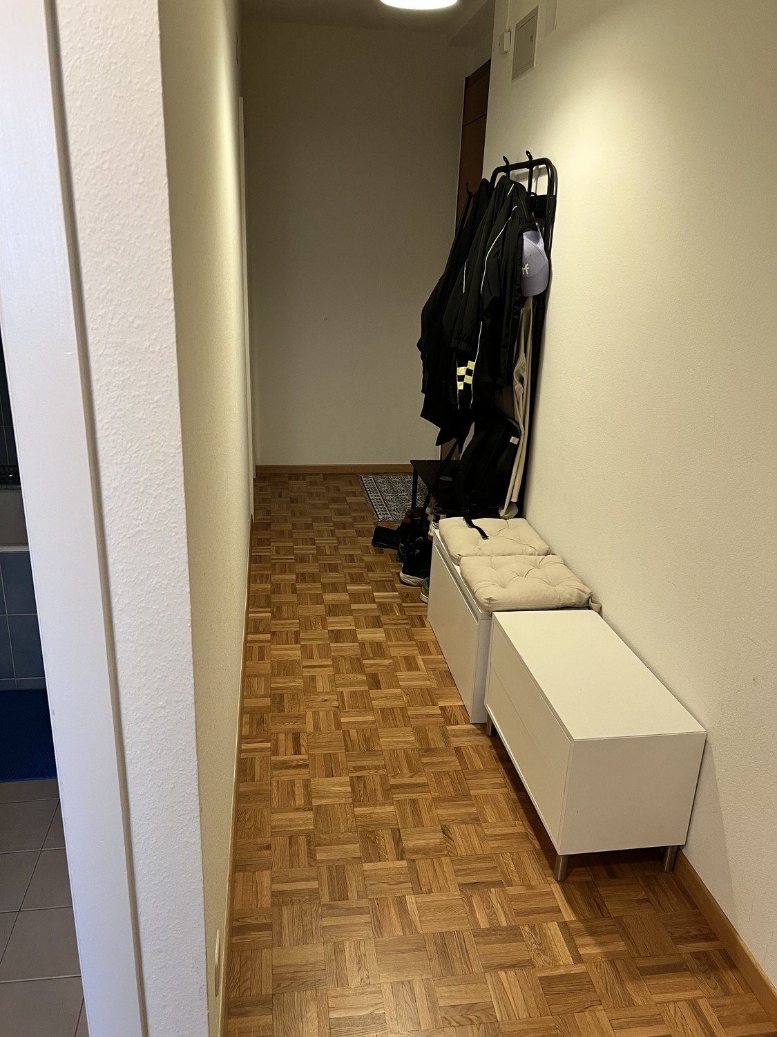 Chambre en colocation

Je quitte ma chambre dans notre appartement de 3 pièces au cœur de Lausanne - Bel-Air.

Date d'entrée : 1er nov ou première semaine de novembre (date exacte à préciser).

À propos de l'appartement :

- 2 chambres donnant sur une cour intérieure → très calme et lumineux
- 1 sal, photo 6 sur 6