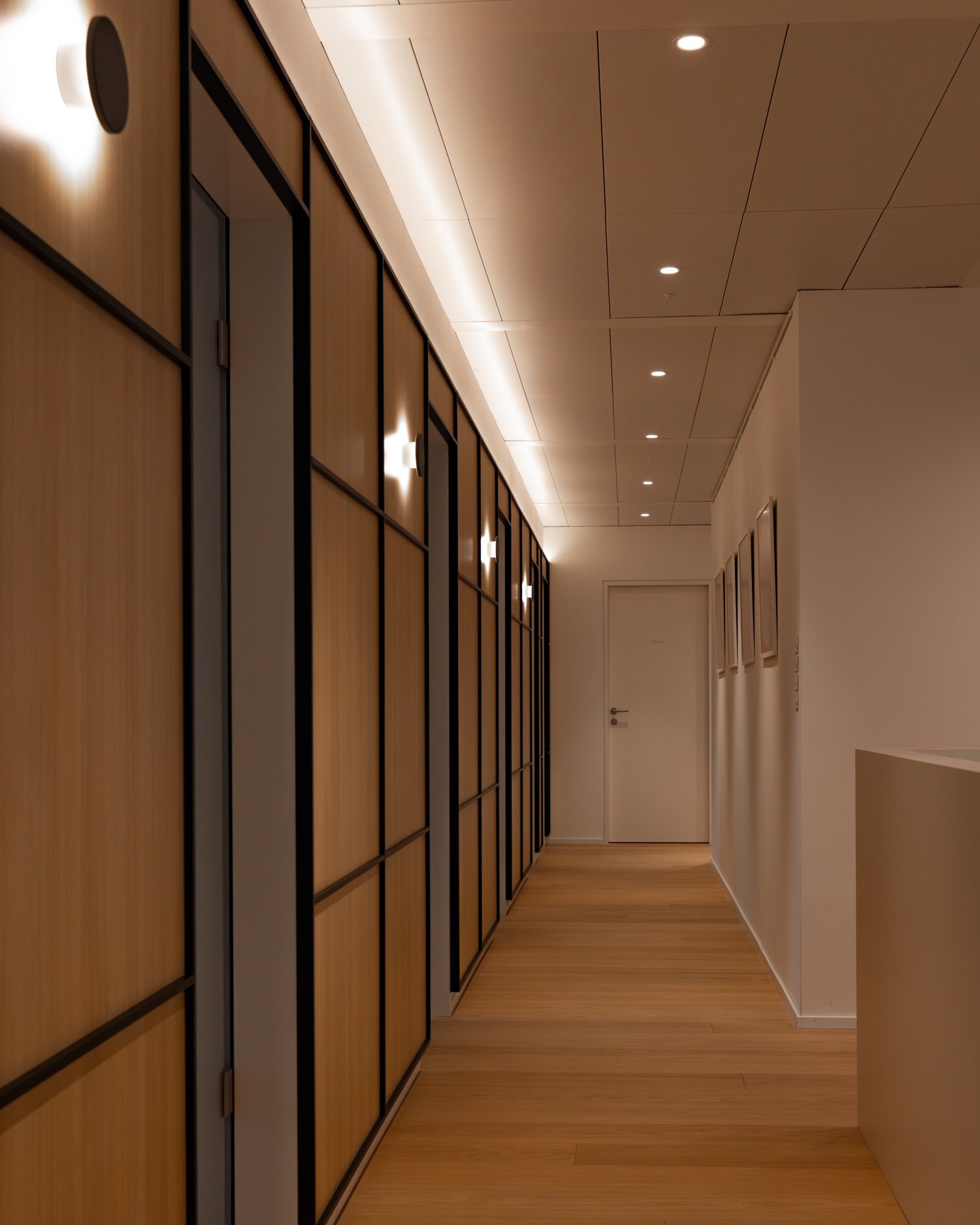 360m² de bureaux","description":"À l'adresse An der oberen Bahnhofstrasse, nous louons une surface de bureaux de haute qualité de 360m2. La surface convient particulièrement aux entreprises ayant besoin de nombreux bureaux individuels, et peut également être utilisée idéalement comme salles de trait, photo 5 sur 5