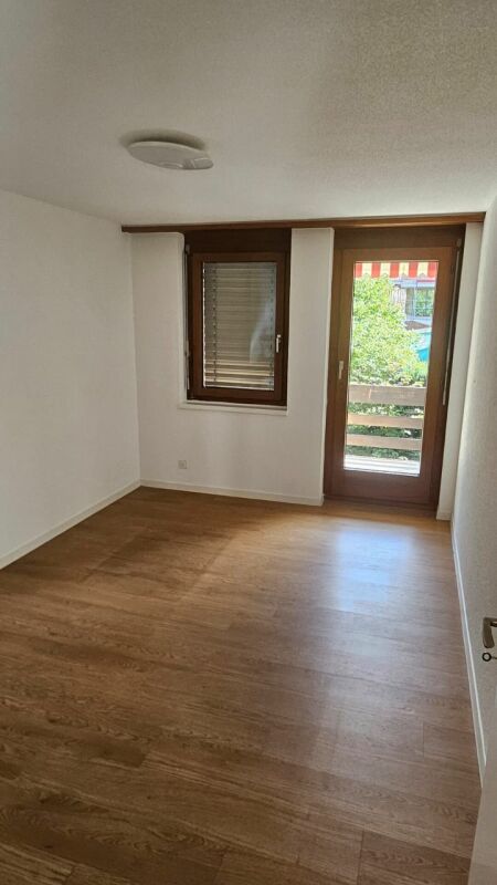 Quartier calme à Huttwil

Réalisez votre rêve d'un habitat de qualité ! Dans un emplacement très central et pourtant calme, nous louons un bel appartement de 5.5 pièces au rez-de-chaussée.

L'appartement dispose de :

- cuisine avec espace de vie complète
- salle de bain complète
- revêtements de so, photo 8 sur 10