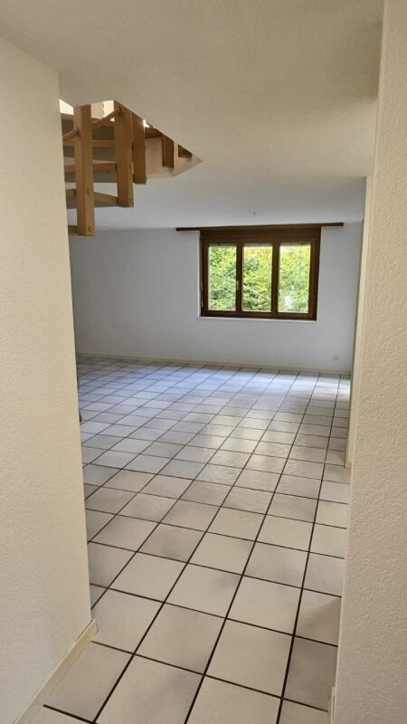 Quartier calme à Huttwil

Réalisez votre rêve d'un habitat de qualité ! Dans un emplacement très central et pourtant calme, nous louons un bel appartement de 5.5 pièces au rez-de-chaussée.

L'appartement dispose de :

- cuisine avec espace de vie complète
- salle de bain complète
- revêtements de so, photo 2 sur 10