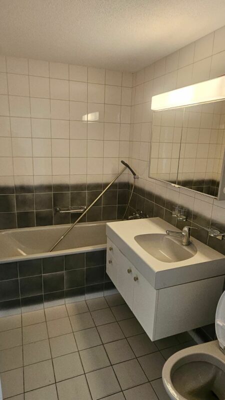 Quartier calme à Huttwil

Réalisez votre rêve d'un habitat de qualité ! Dans un emplacement très central et pourtant calme, nous louons un bel appartement de 5.5 pièces au rez-de-chaussée.

L'appartement dispose de :

- cuisine avec espace de vie complète
- salle de bain complète
- revêtements de so, photo 4 sur 10