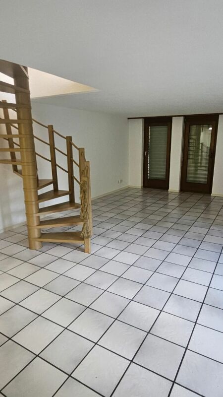 Quartier calme à Huttwil

Réalisez votre rêve d'un habitat de qualité ! Dans un emplacement très central et pourtant calme, nous louons un bel appartement de 5.5 pièces au rez-de-chaussée.

L'appartement dispose de :

- cuisine avec espace de vie complète
- salle de bain complète
- revêtements de so, photo 6 sur 10