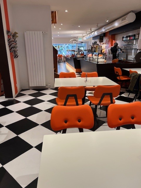 Café de 355m²