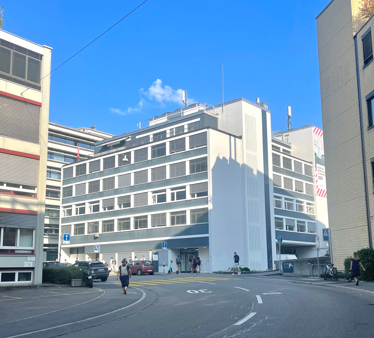 832m² de bureaux