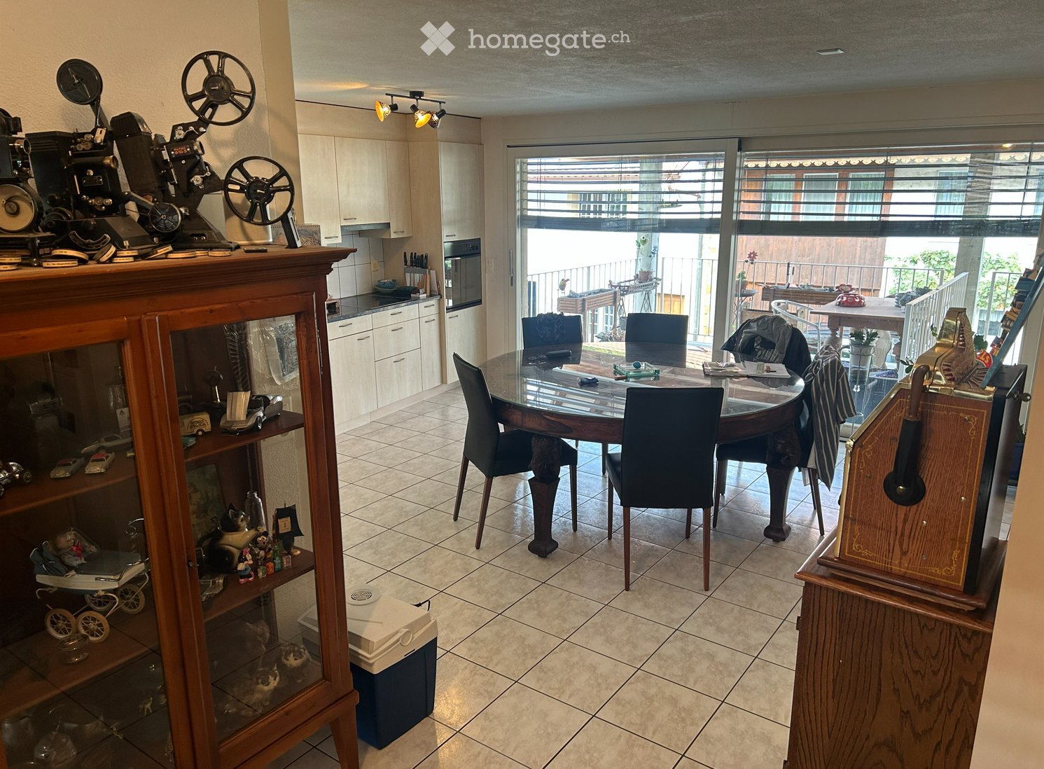 Appartement de 4 ½ pièces

Moderne et spacieux appartement de 4.5 pièces avec une immense terrasse à proximité du lac

Vous recherchez un nouveau foyer qui allie beaucoup d'espace, de confort et un emplacement de premier ordre ? À 1786 Sugiez, à seulement 5 minutes à pied du magnifique lac de Morat,, photo 2 sur 5