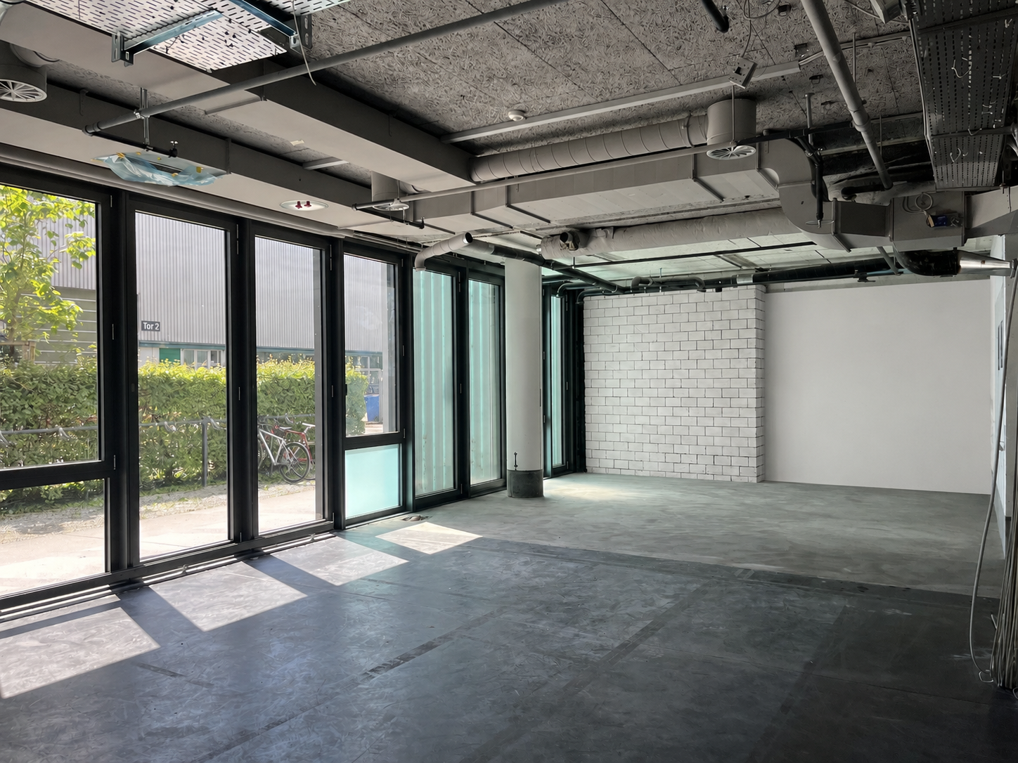 151m² shop
