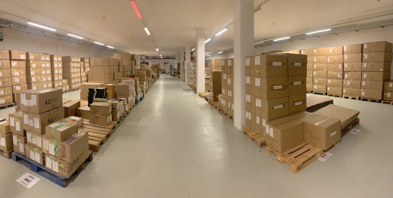 2700m² office