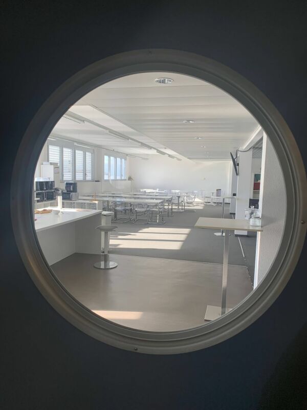 2700m² office