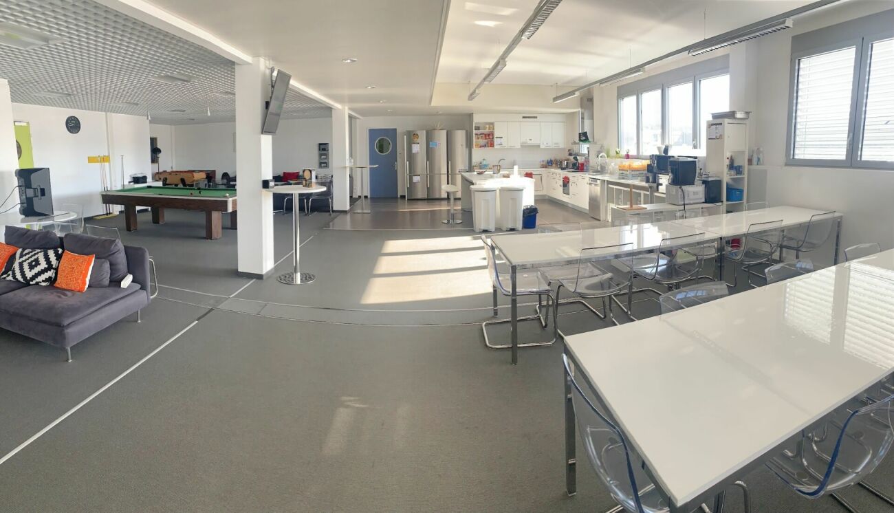2700m² office
