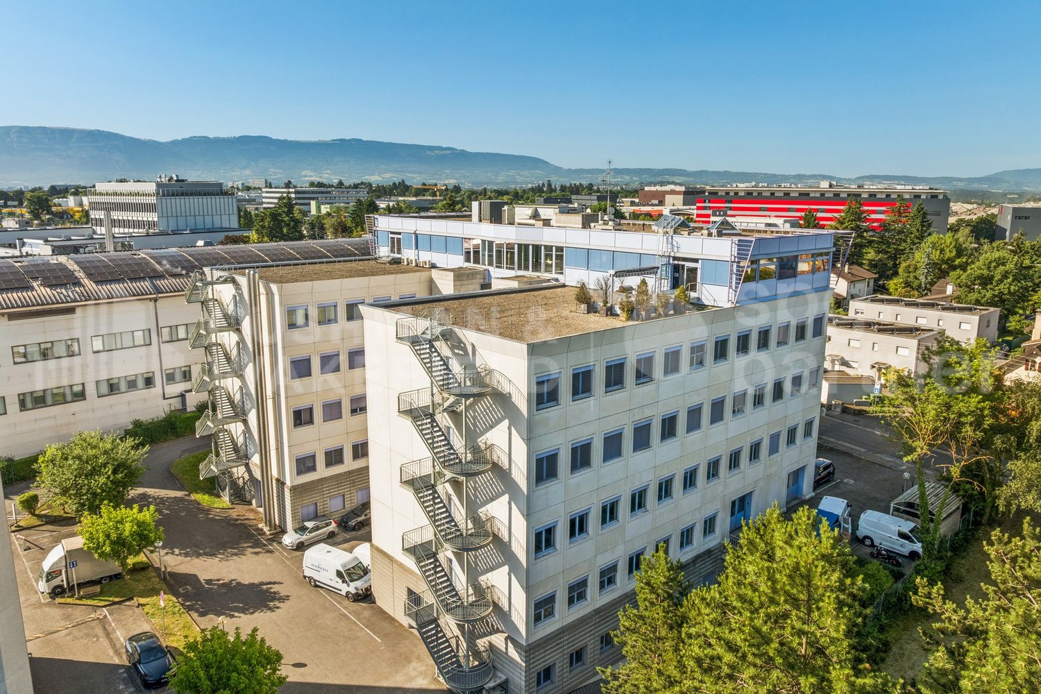461m² office
