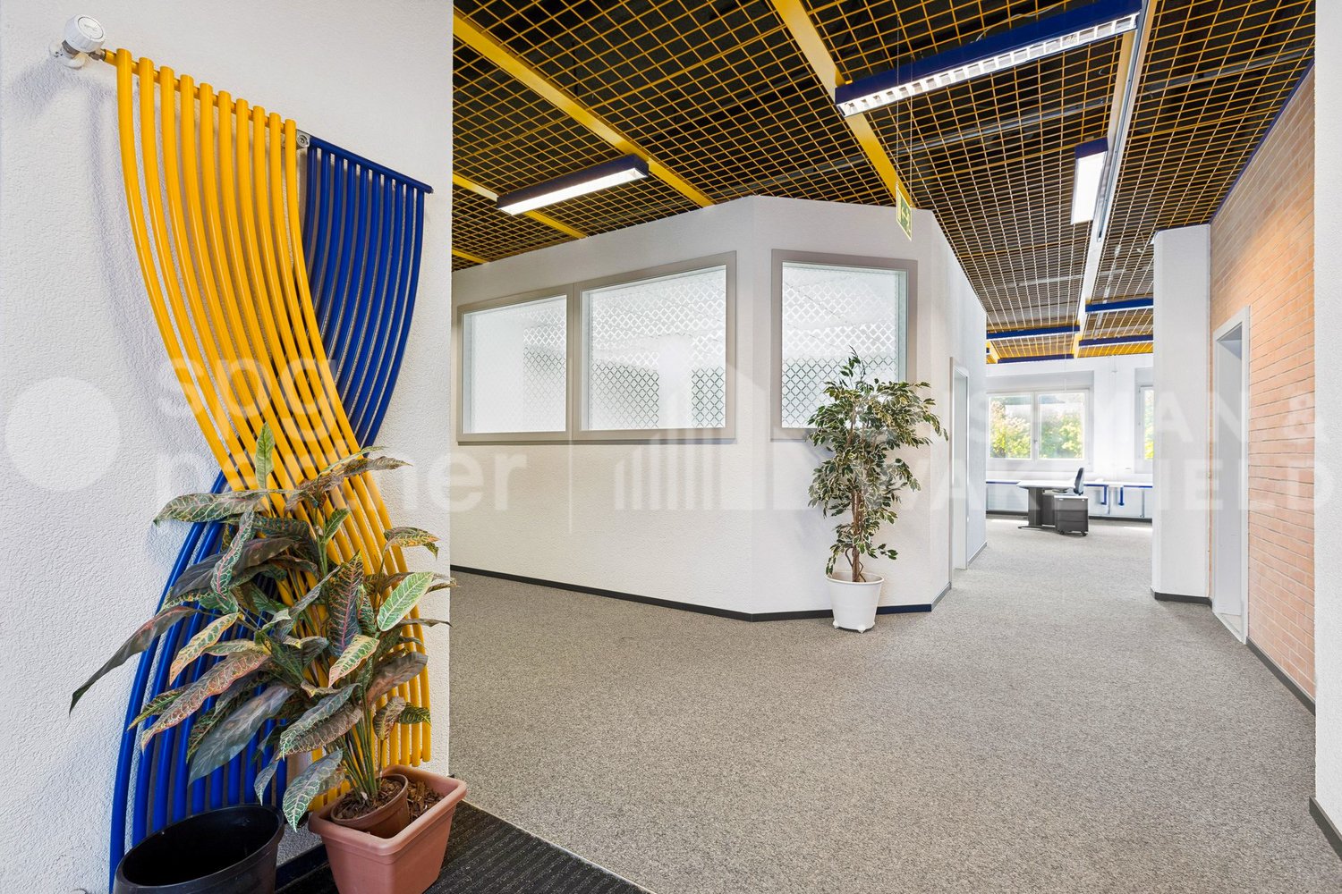 461m² office