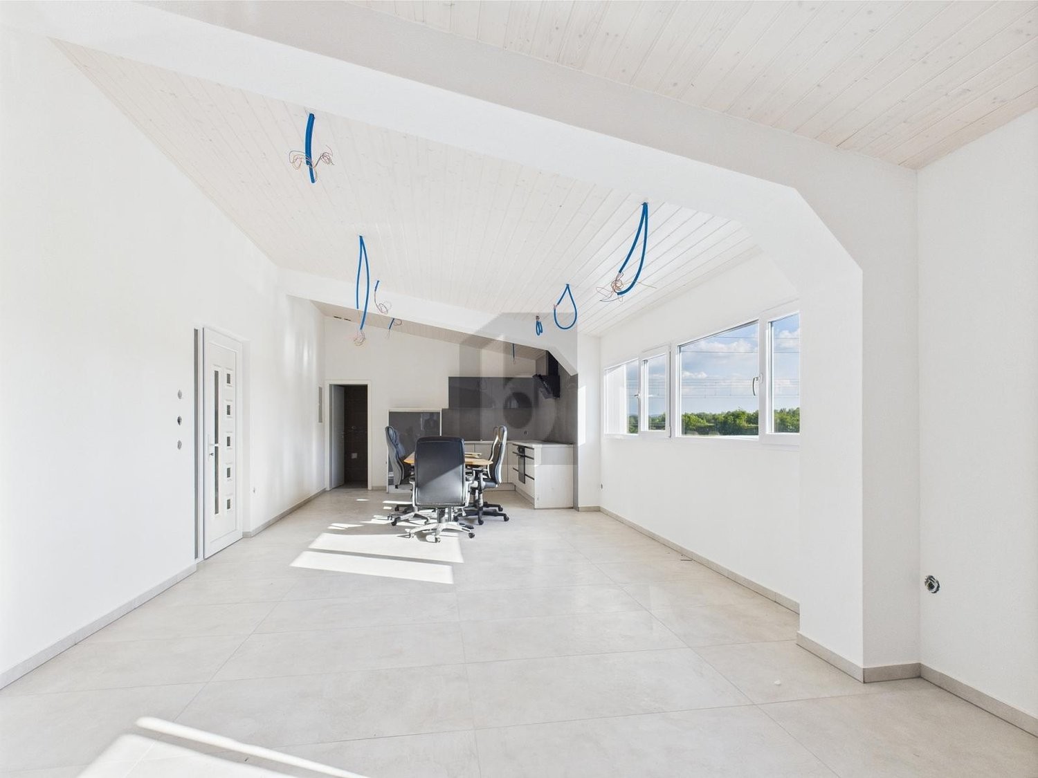 Bureau de 55m², photo 1 sur 2
