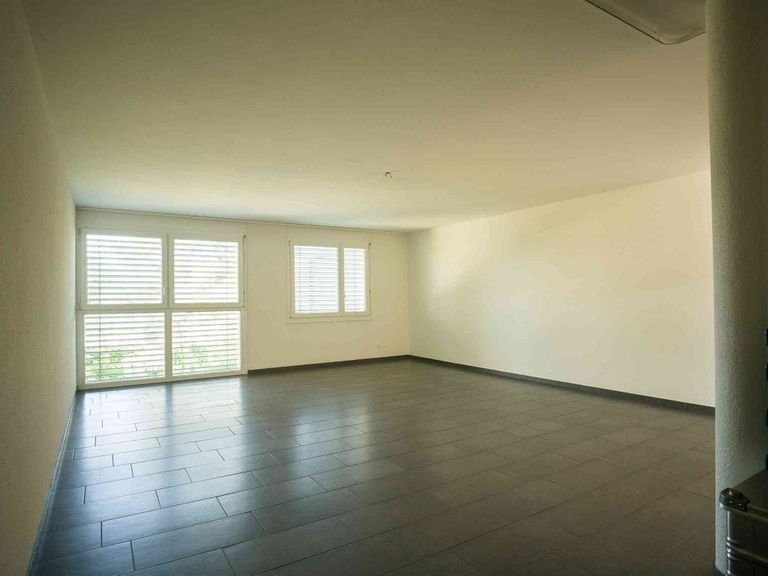 73m² commercial

des commerce dans un emplacement privilégié près de la gare - bel atelier moderne, aménagé

Très bel atelier soigné (bureau avec possibilité de couchage)

Convient pour une activité commerciale calme telle que (cabinet de santé, coiffure, salon de beauté, bureau de services comme fi
