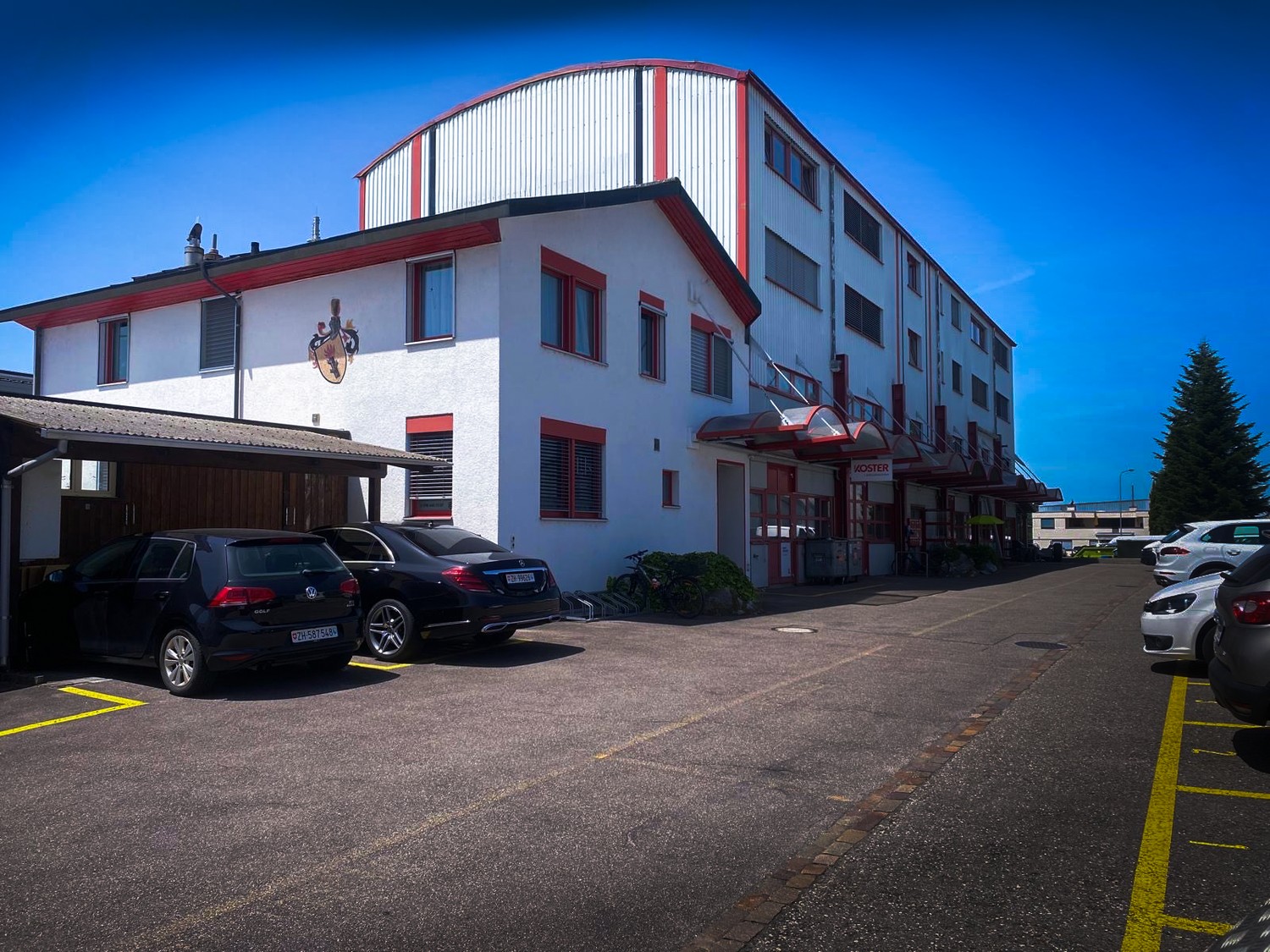 180m² commercial, photo 1 sur 3