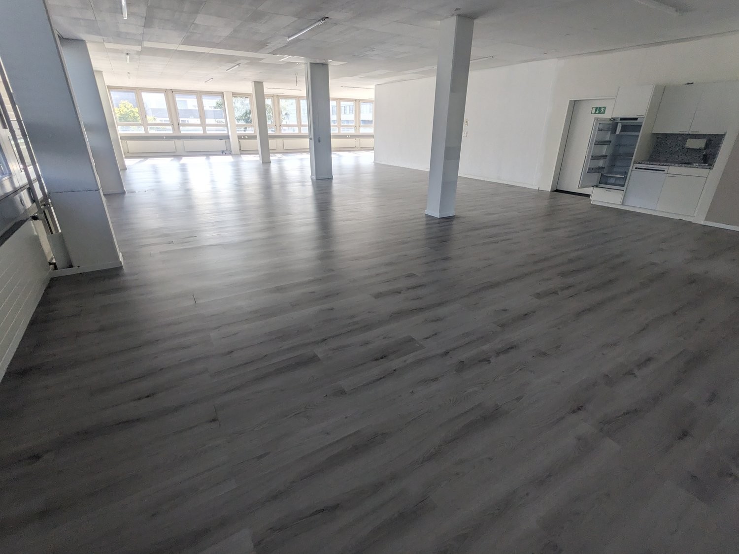 165m² commercial, photo 2 sur 3