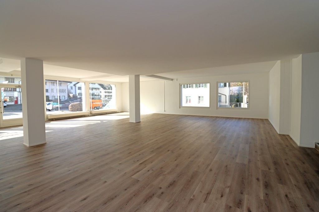 235m² commercial
