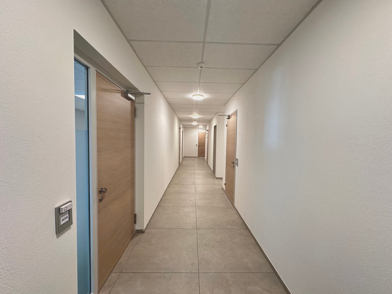451m² commercial, photo 2 sur 10
